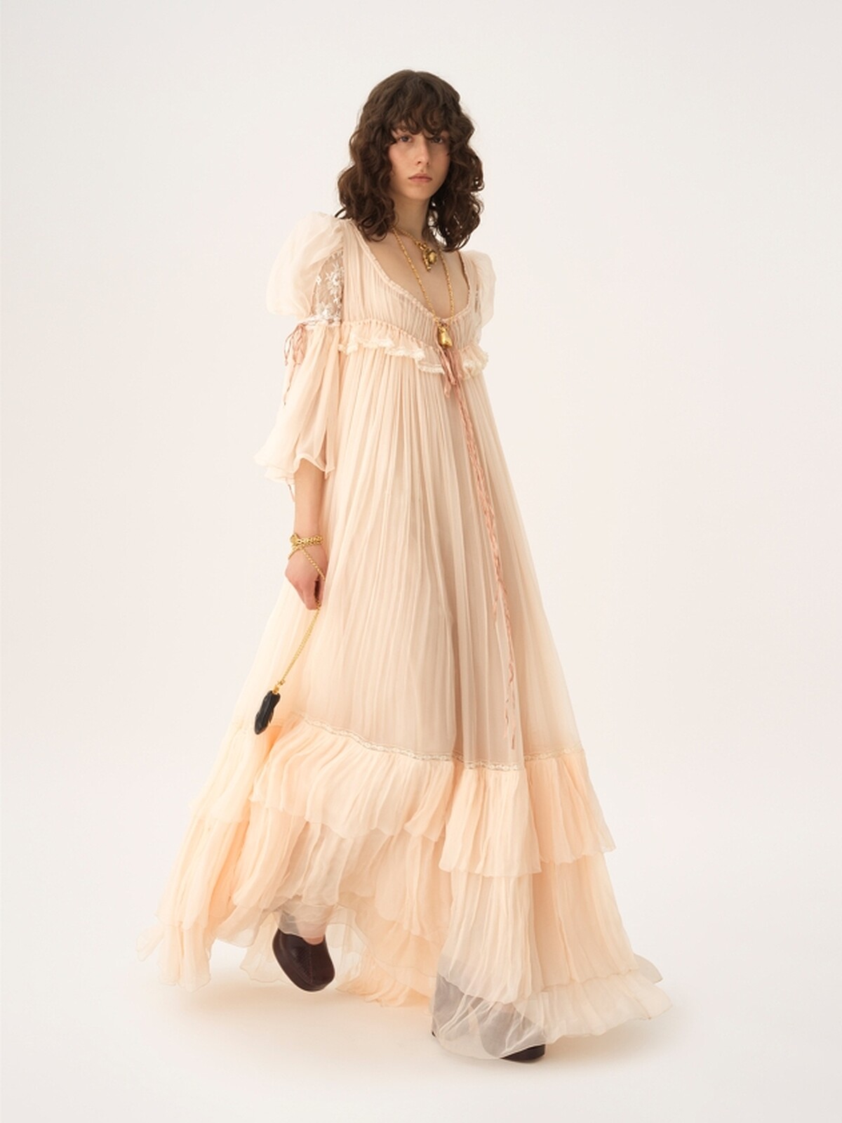 荷葉邊絲質蕾絲長裙，NT$344,100。