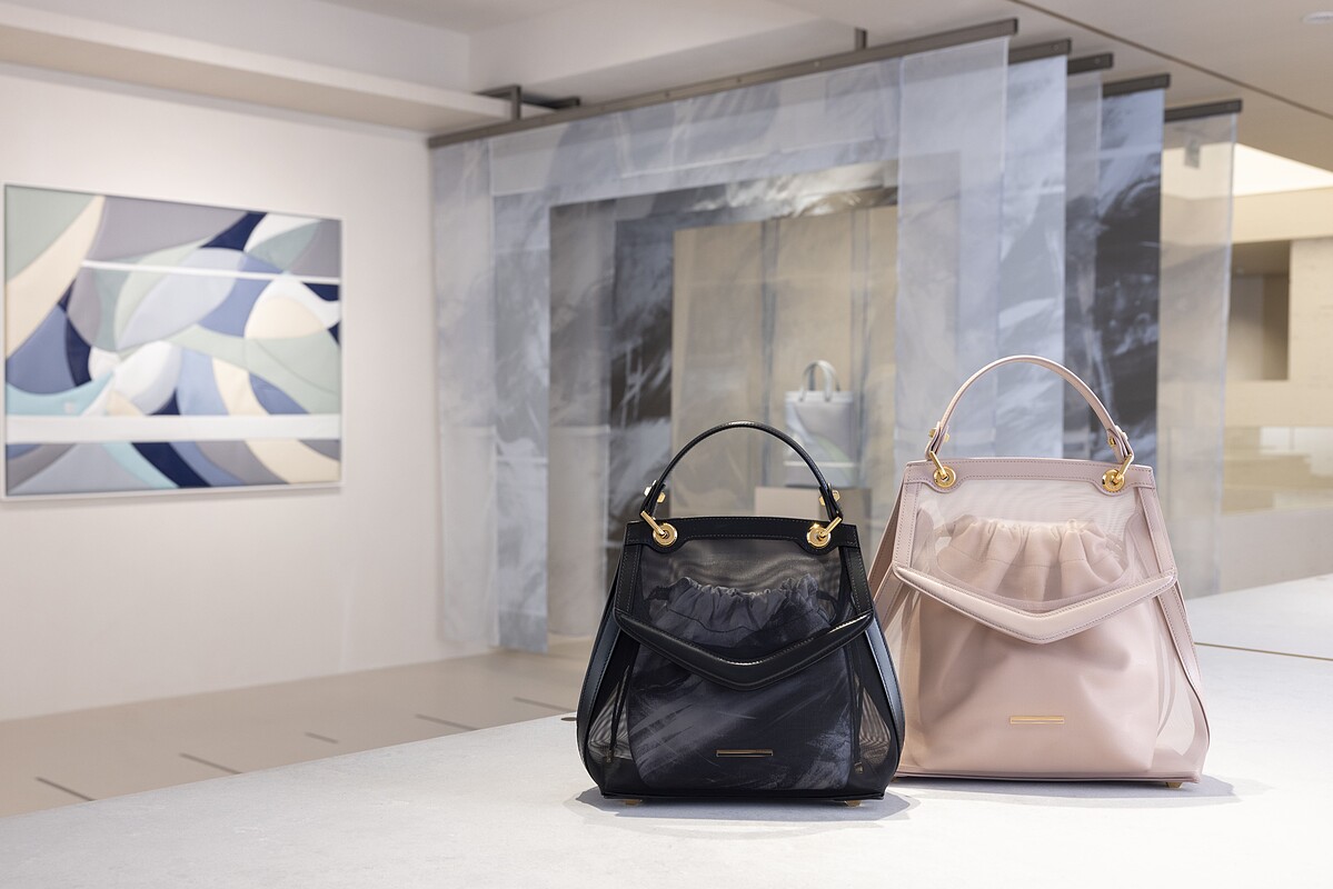 台北藝術概念店限定包款「紗影情書包」。