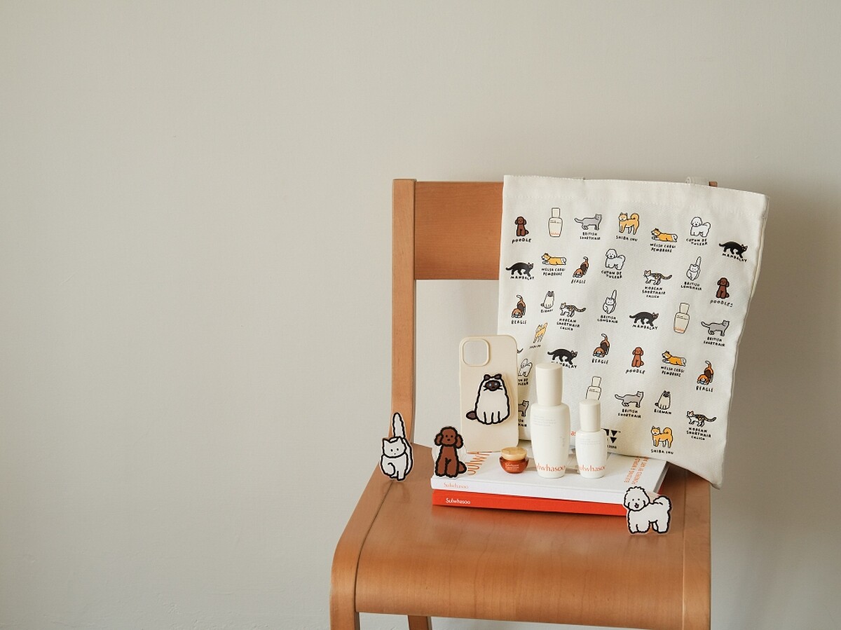 雪花秀潤燥養膚精華 &times; ZERO PER ZERO插畫聯名11月線上官方通路限定組合(手機支架為11月下單贈，隨機出貨1款)。