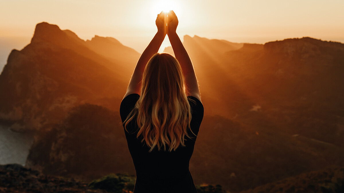 10/12-10/18上升星座運勢！冥王星順行水瓶、金星天秤帶旺感情，風象星座魅力爆棚