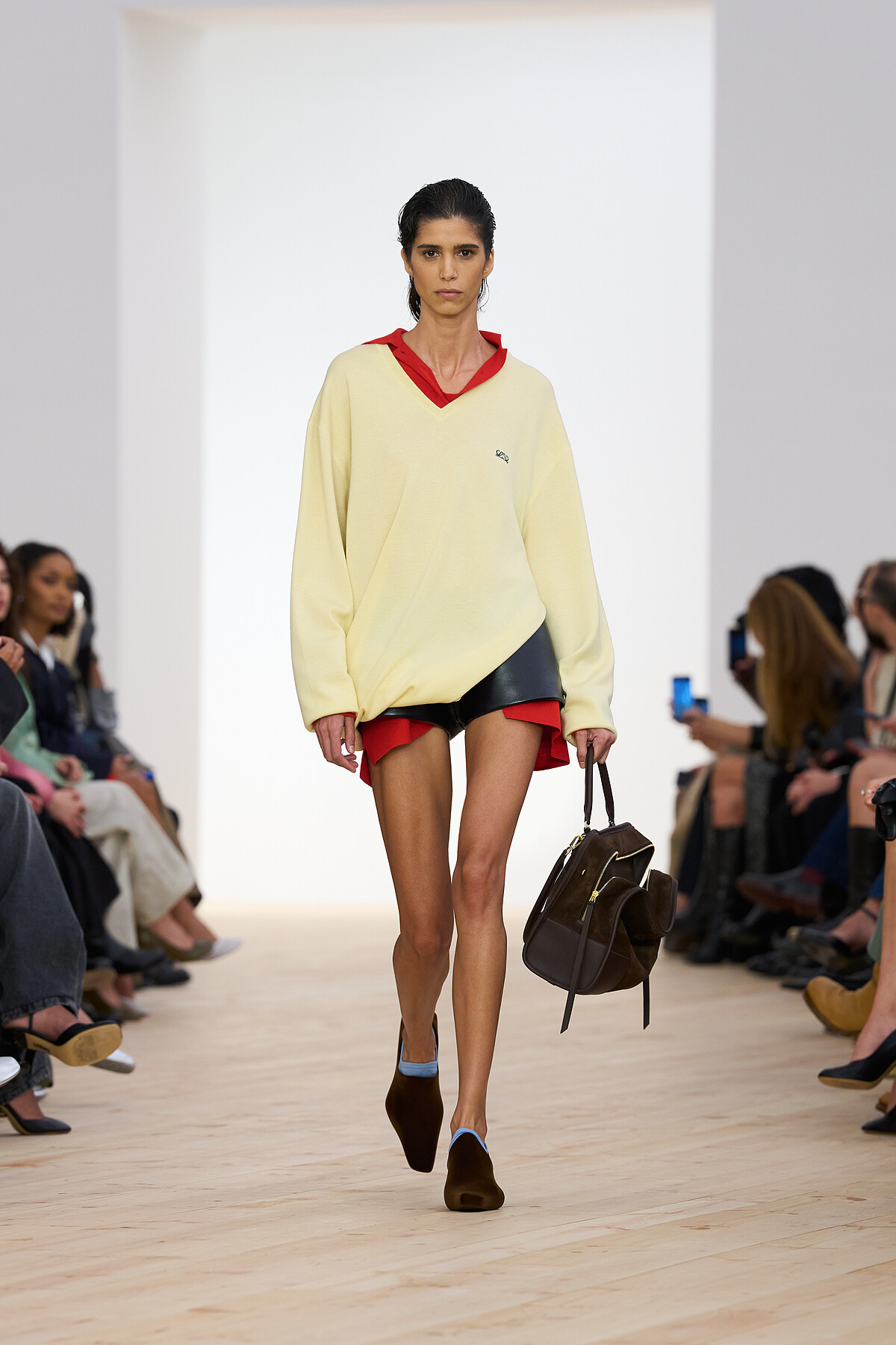 LoeweSS26系列作品。