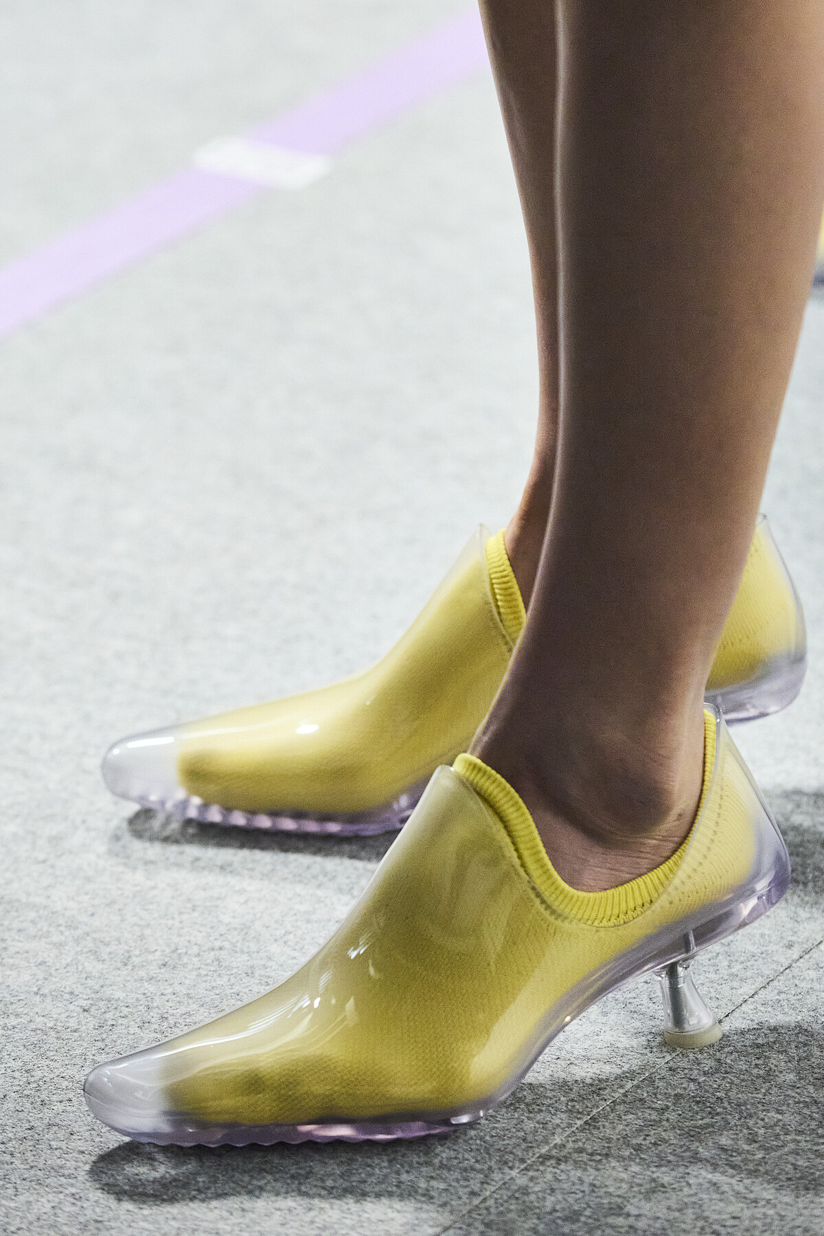 LoeweSS26系列鞋款。