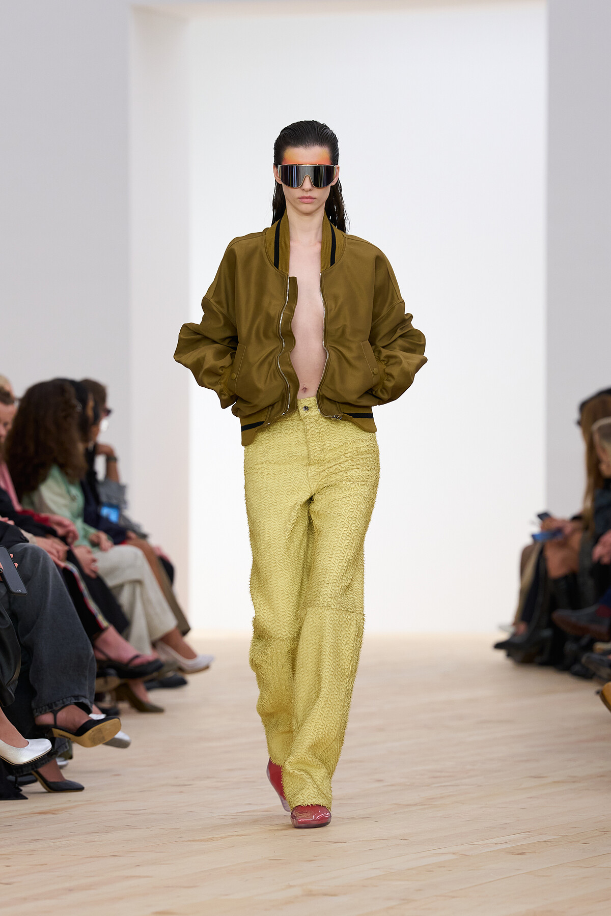 LoeweSS26系列鞋款。