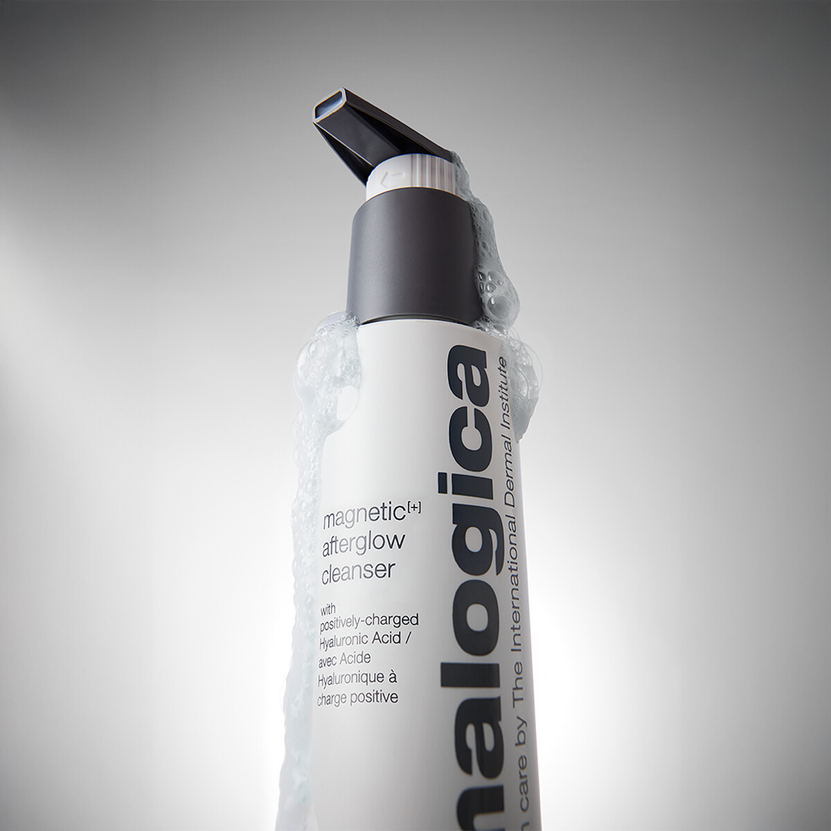 dermalogica德卡磁光晶透潔膚乳情境圖。