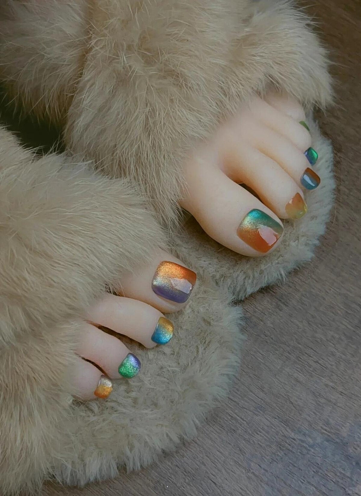 糖果貓眼腳美甲(Photo/小紅書@芯艺美甲美睫化妆纹绣饰品)。