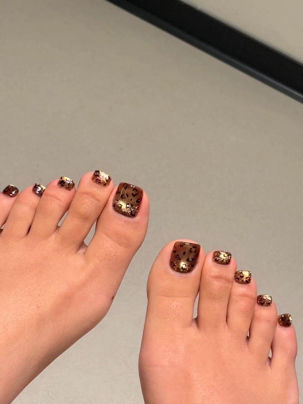 性感豹紋貓眼腳美甲(Photo/小紅書@莹莹在公明做美甲)。