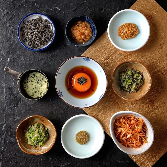 不只在肉品用心，品牌也專研調味開發出九種醬料。