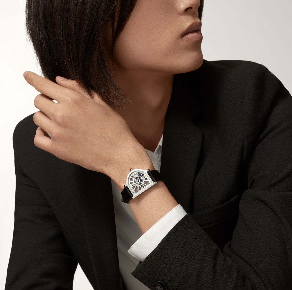 Cloche de Cartier腕錶，大型款，9626 MC型手動上鍊機械機芯。