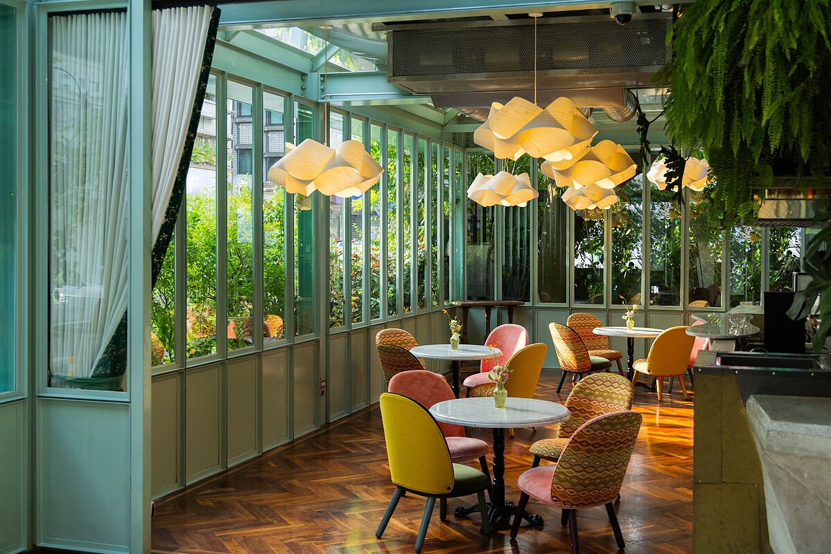 onefifteen Caf&eacute; 用餐空間。