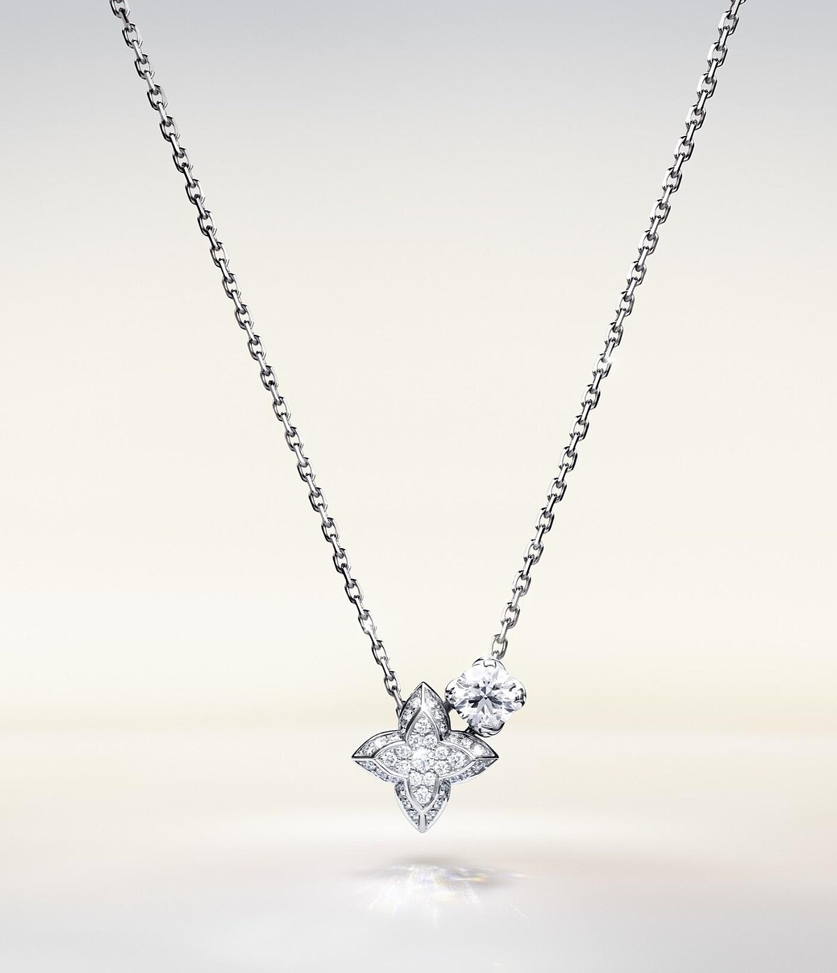 微風信義新品上市：Louis Vuitton Diamonds雙吊墜 ，價格店洽