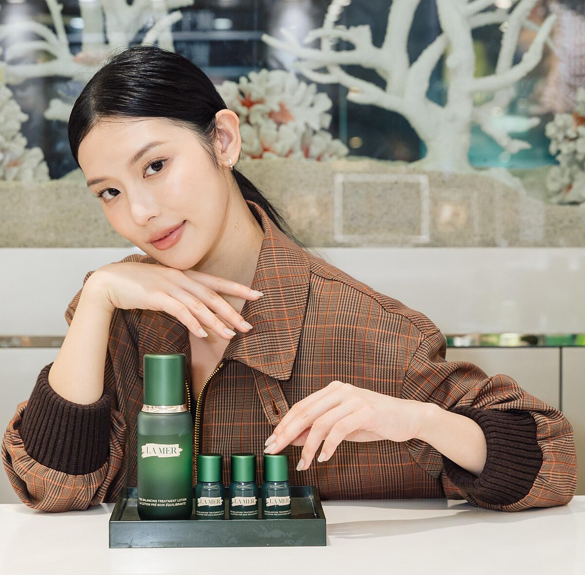 La Mer平衡水150ml明星組 (選購超能平衡精華露 150ml享超能平衡精華露 15ml x3)，奢寵優惠NT$5,400 原價NT$7,800。