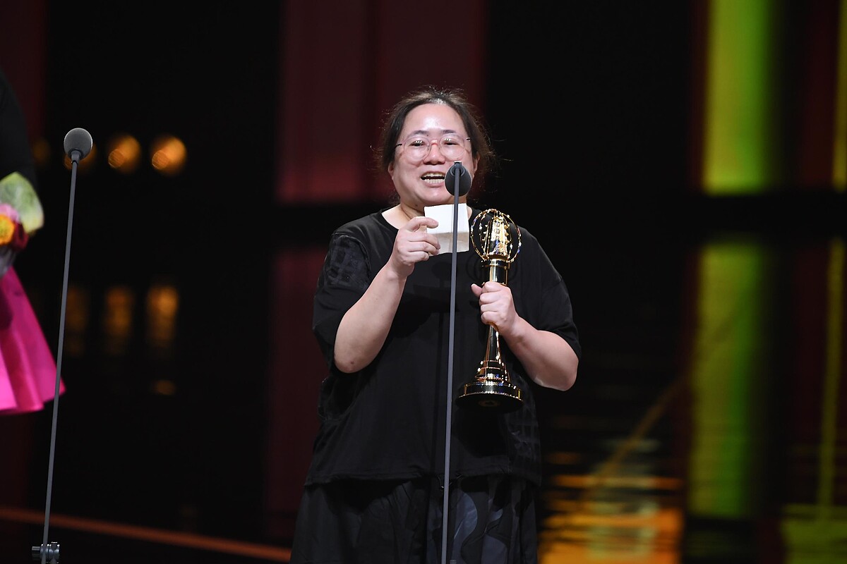 莊閔盛、楊證譯、呂淑櫻／水果冰淇淋奪2025金鐘節目類美術設計獎