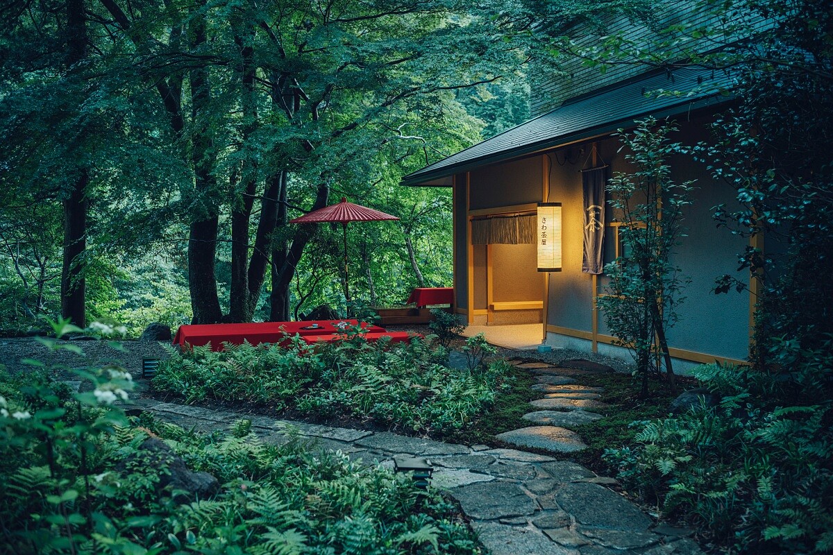 中庭新設了一座以「茶屋」為靈感的「SAWA茶屋（さわ茶屋）」休憩空間。