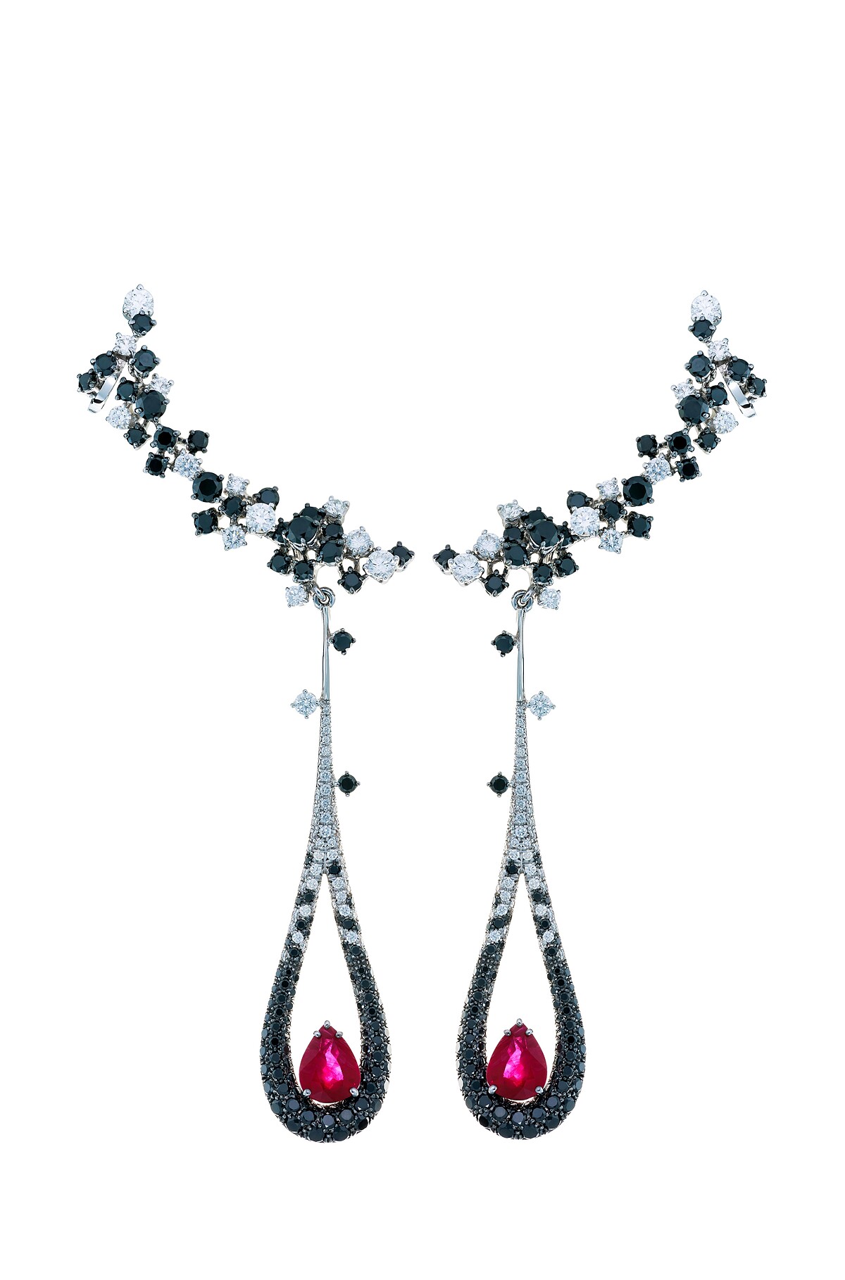 DAMIANI Masterpiece大師傑作Light Rain系列18K白金紅寶石與黑白鑽石耳環，建議售價NT$ 1,330,000