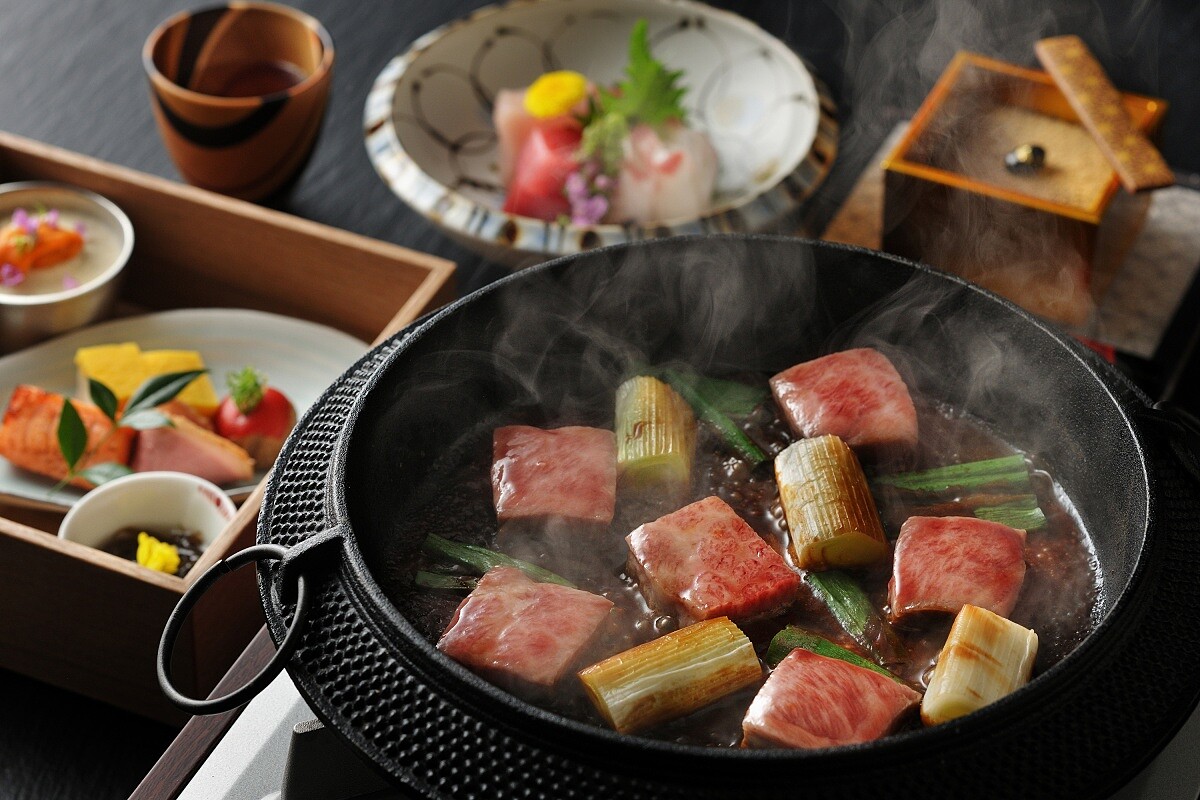 以「時代的味道」為主題的全新「明治牛鍋會席」。