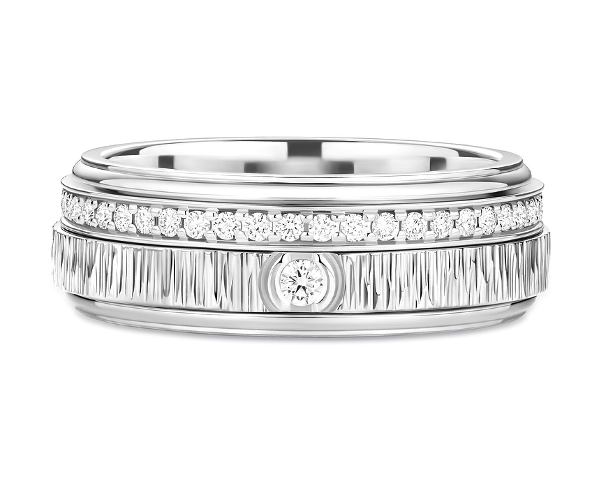 Possession 系列 18K 白金宮廷式雕刻飾紋戒指