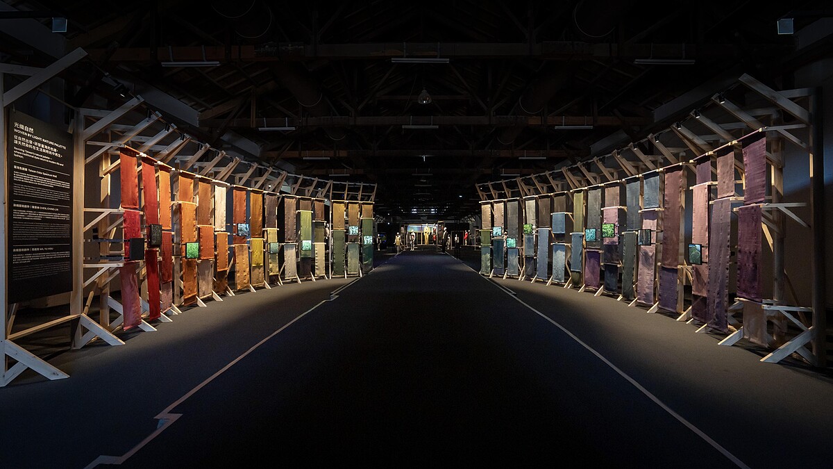 《臺灣色感》時尚策展 「光織自然」。