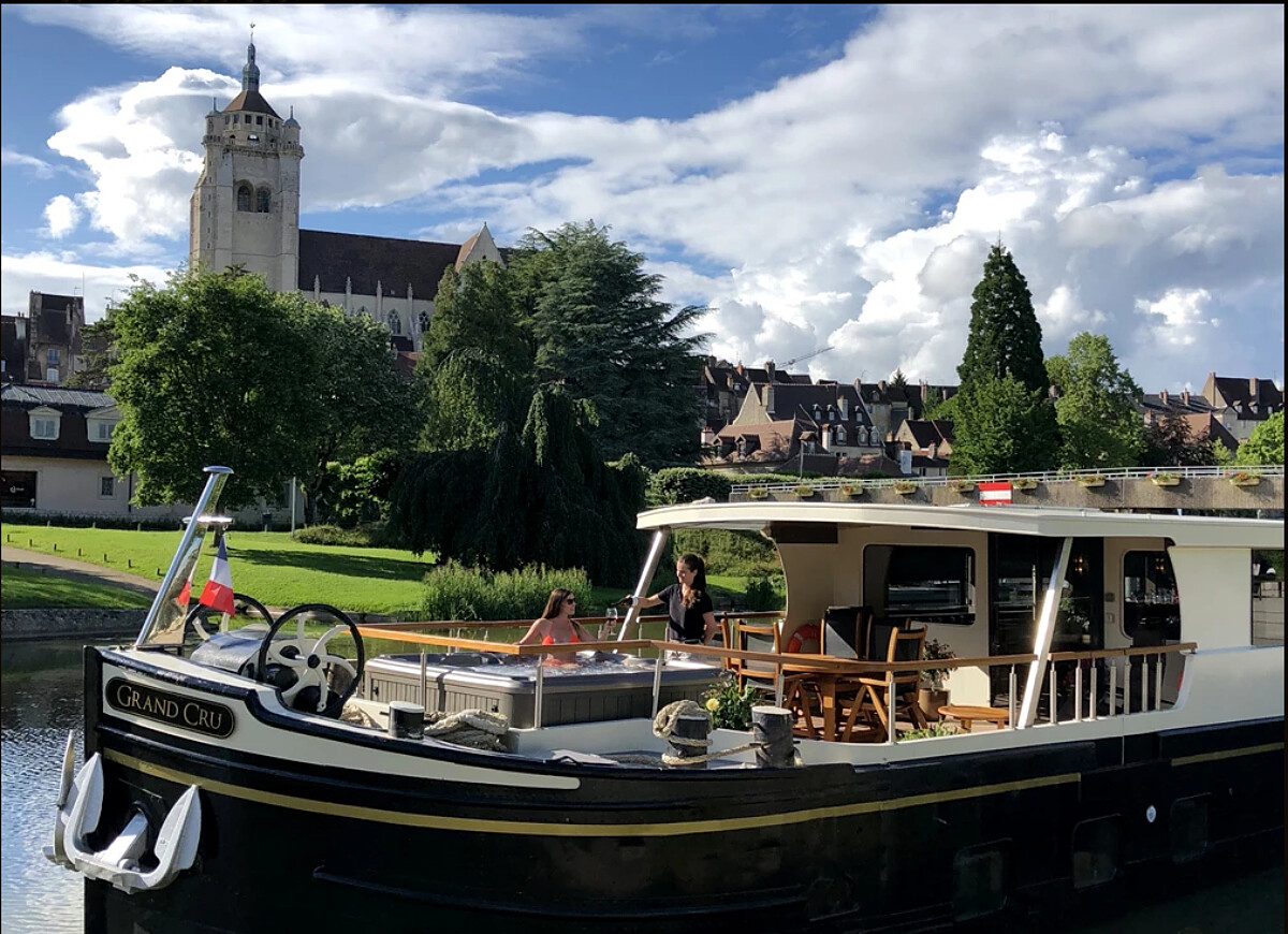 春季最適合登上歐洲河輪。