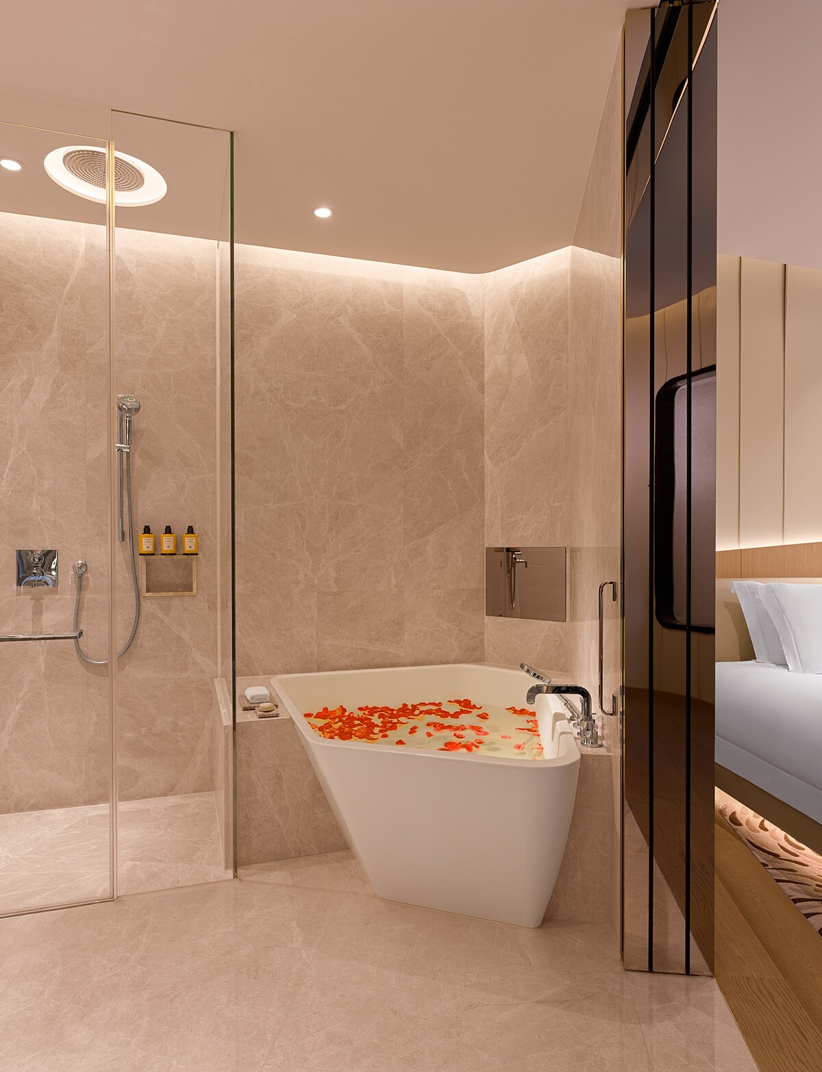 獨立衛浴空間和浴缸