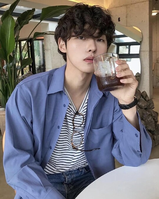 Photo/ 小紅書 @與波專業男士髮型設計