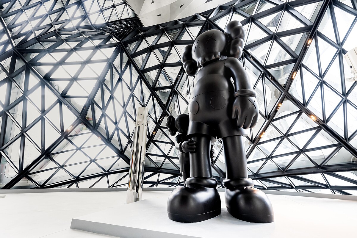 藝術家 KAWS 作品《Good Intentions》