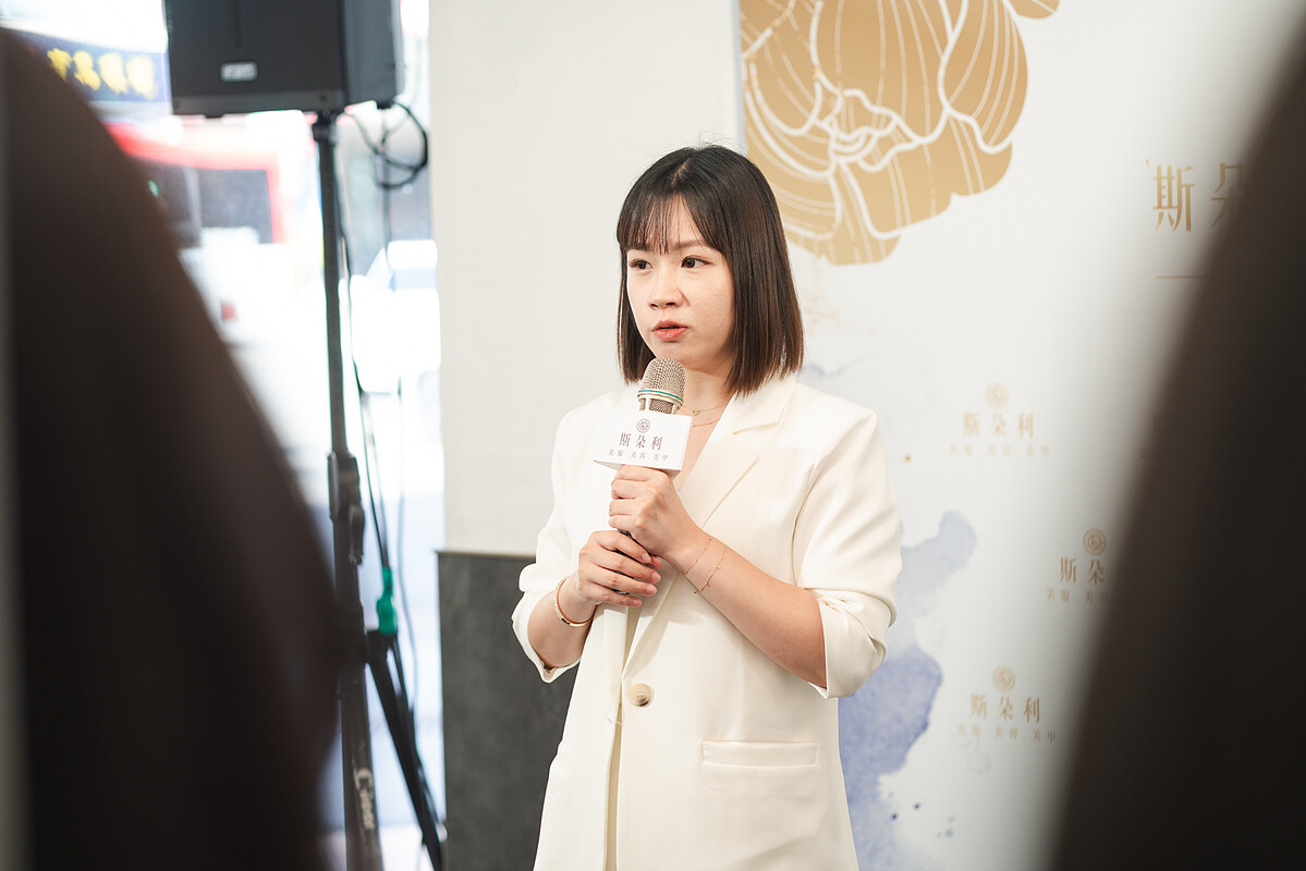 斯朵利美容部代表 貝貝經理