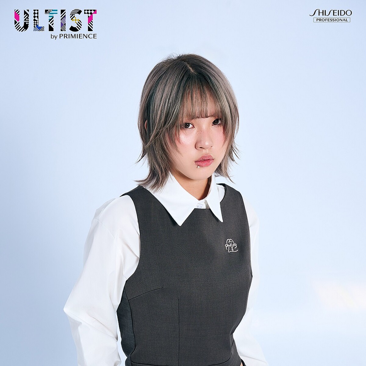 森林微光髮色以灰色基底揉合灰綠色調。