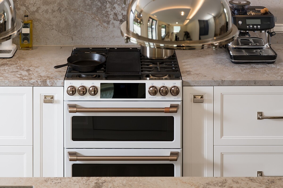 美式爐連烤成為近年消費者打造夢想廚房的不二首選，以簡潔俐落的設計與豐富的料理功能，重新定義居家烹飪的多元宇宙。