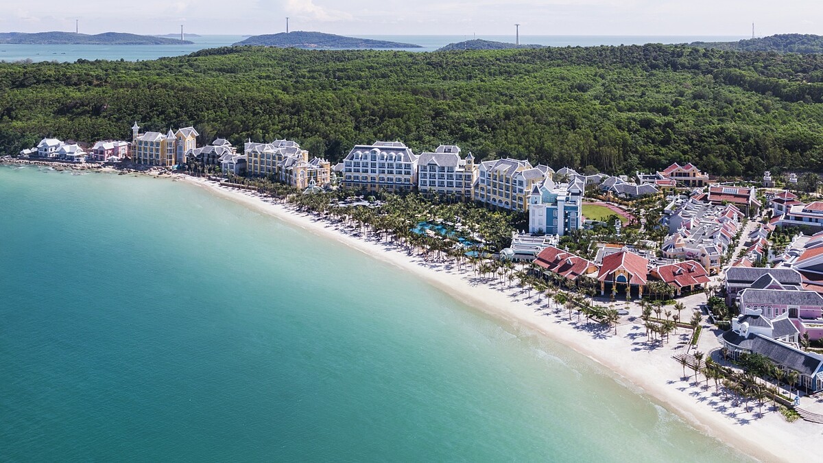 JW萬豪度假酒店狹長海岸線是看日出絕美地點