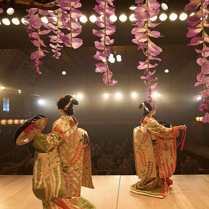 《二人藤娘》是立花喜久雄與大垣俊介首次共同演出的歌舞伎。