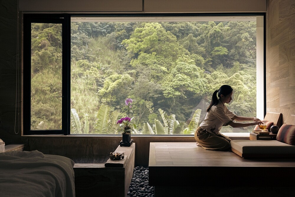 馥蘭朵烏來的Dasha SPA，部分房型中附上泡湯池，還可以邊看著山景做SPA，非常享受。