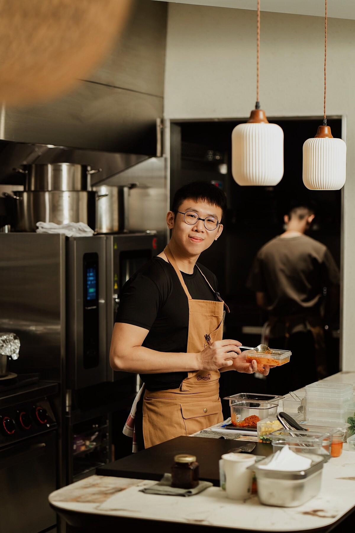 主廚 Ernest Toh（卓均仰）。