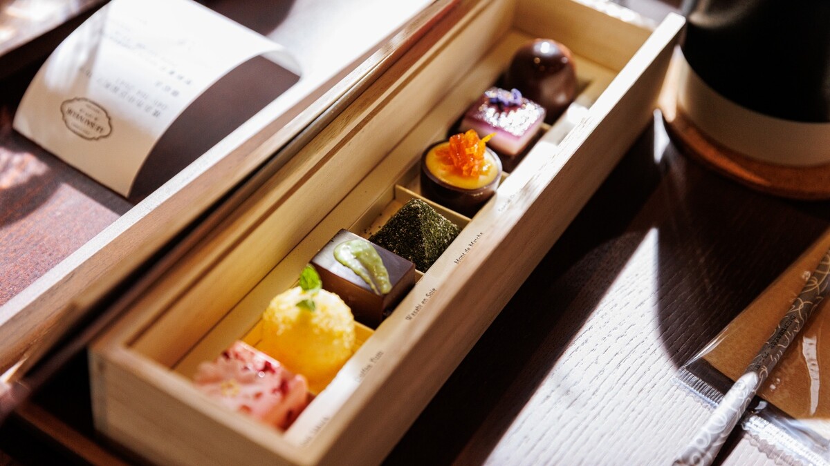 《浪漫匿名者》出現的「彩虹調色盤」巧克力禮盒。