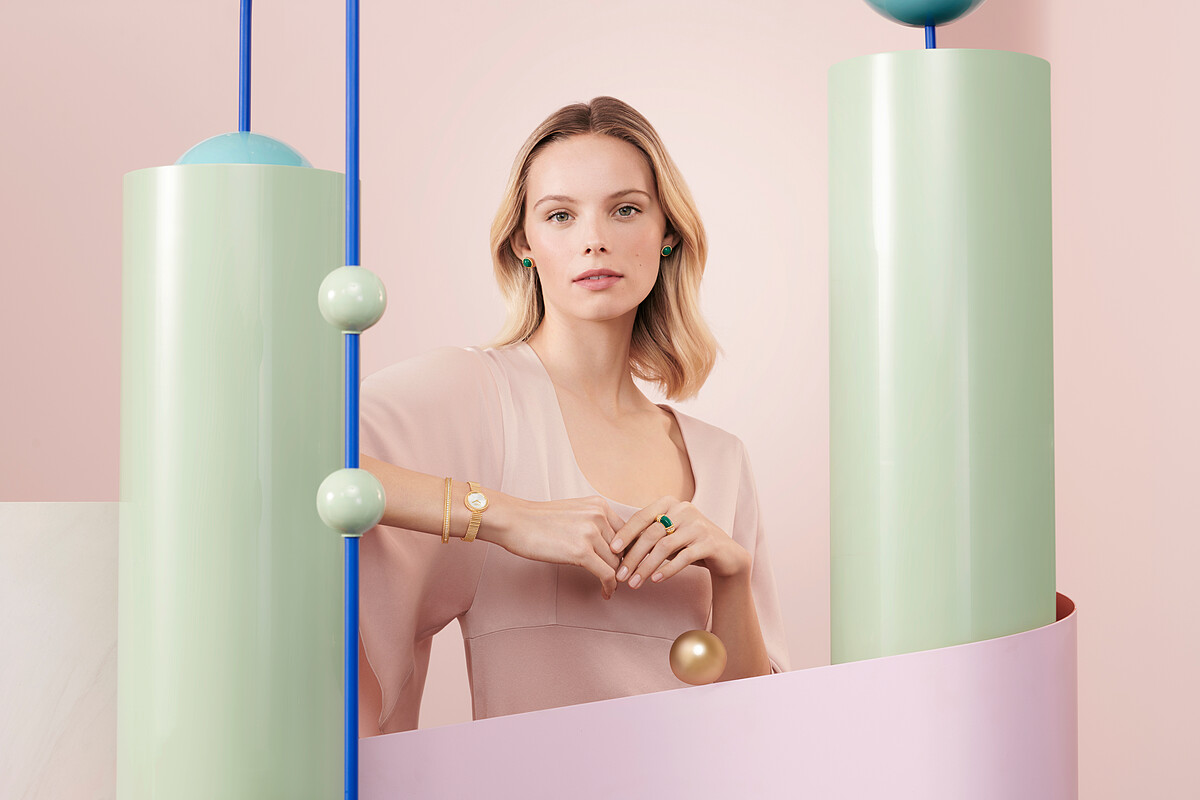 梵克雅寶Perl&eacute;e系列模特兒穿戴圖