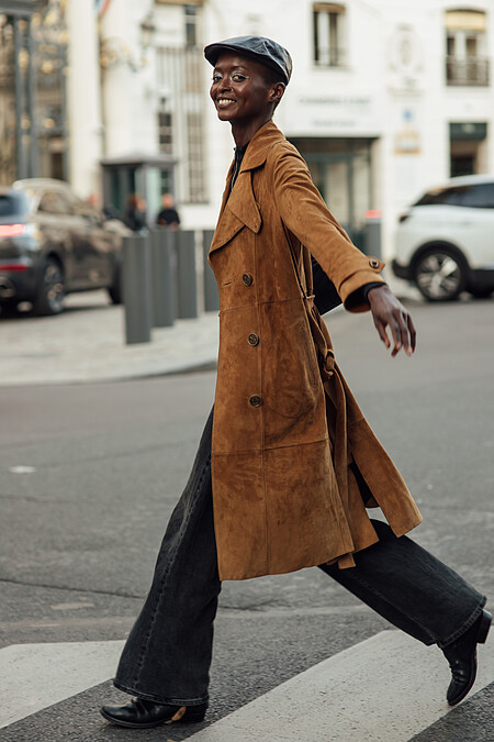 麂皮外套穿搭範例：跨季節實穿派