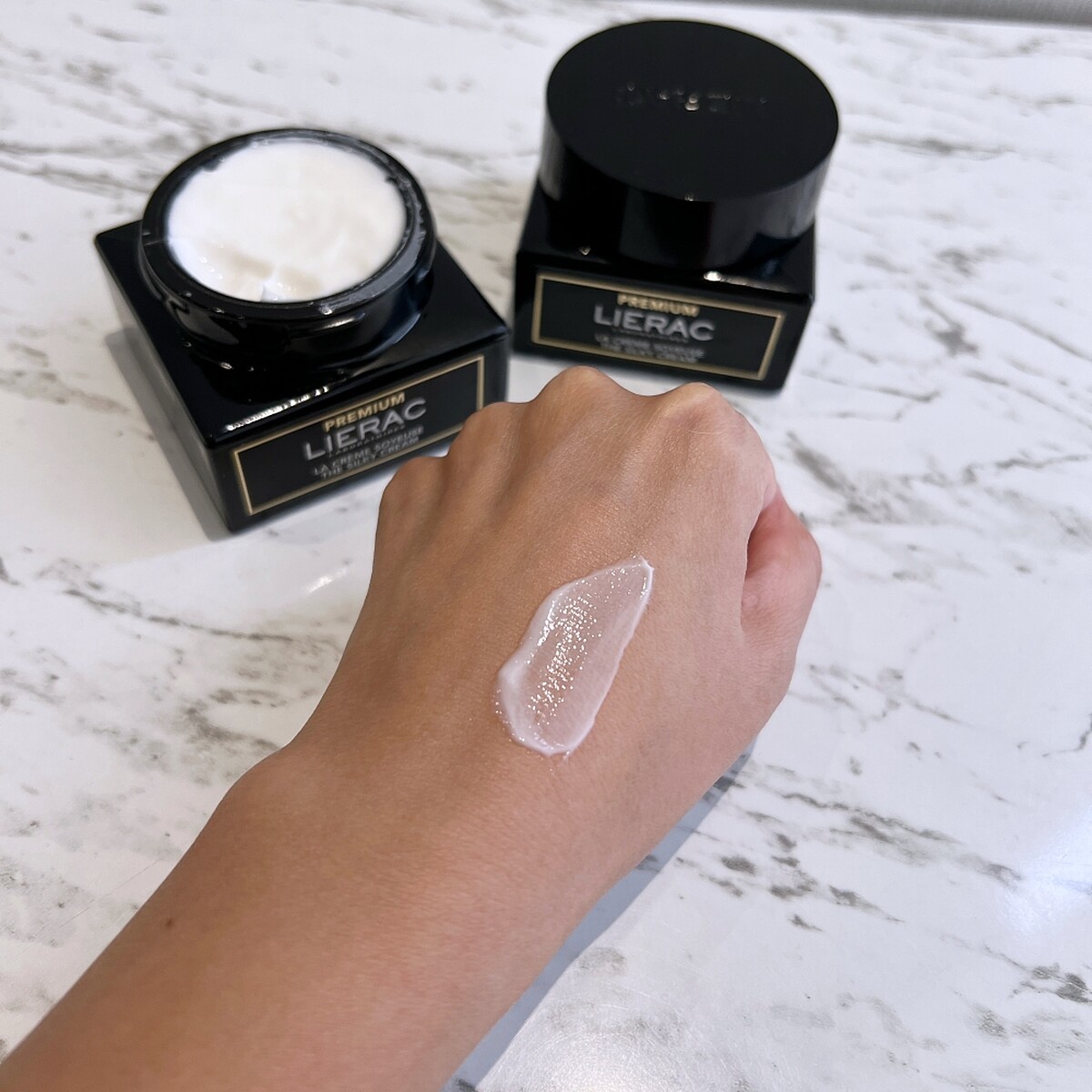 LIERAC黑金極致絲絨霜質地。