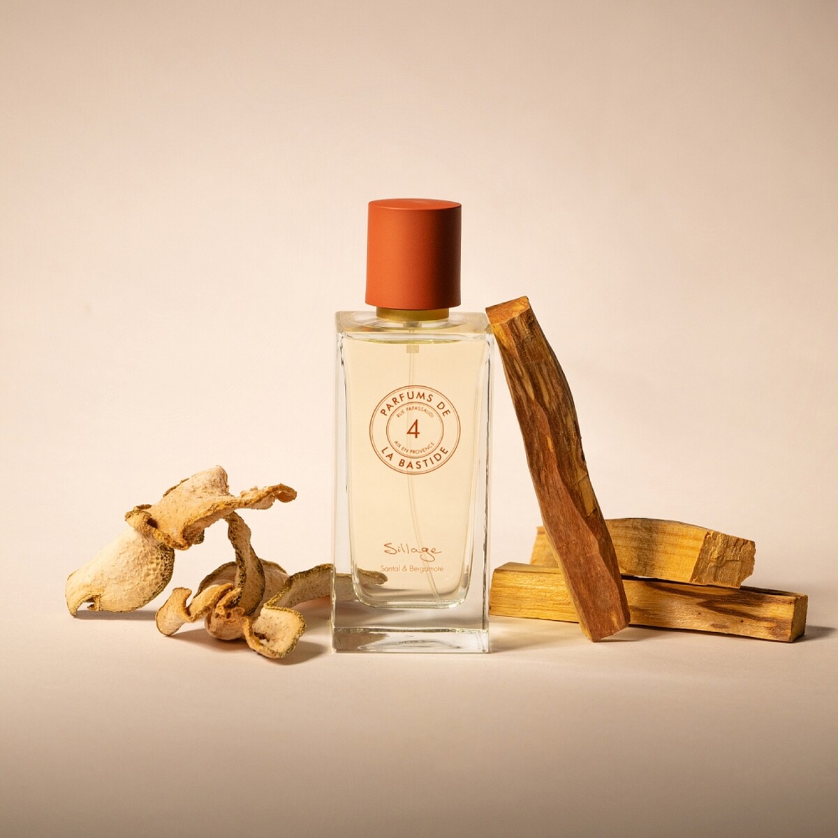 香墅旅程Parfums de la Bastide艾克斯佛手柑檀木香水情境圖。