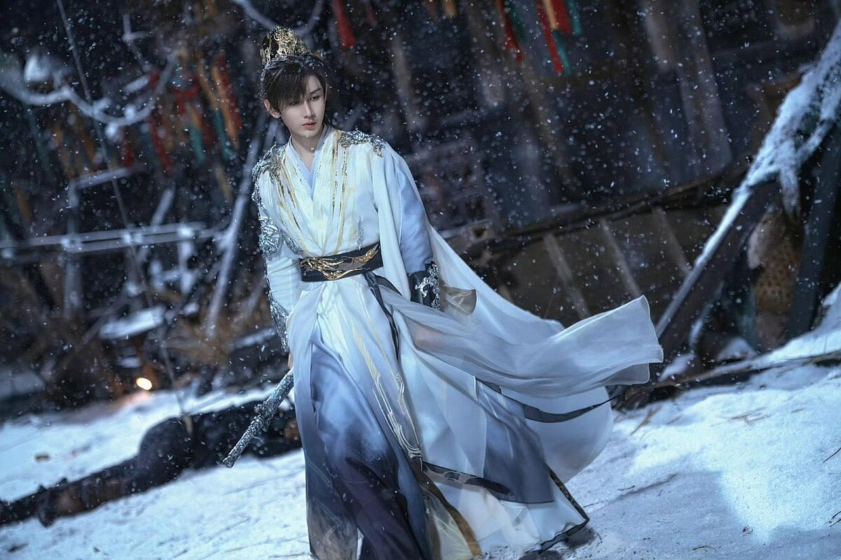 成毅帶傷依然堅持親自上陣拍打戲，敬業滿分。