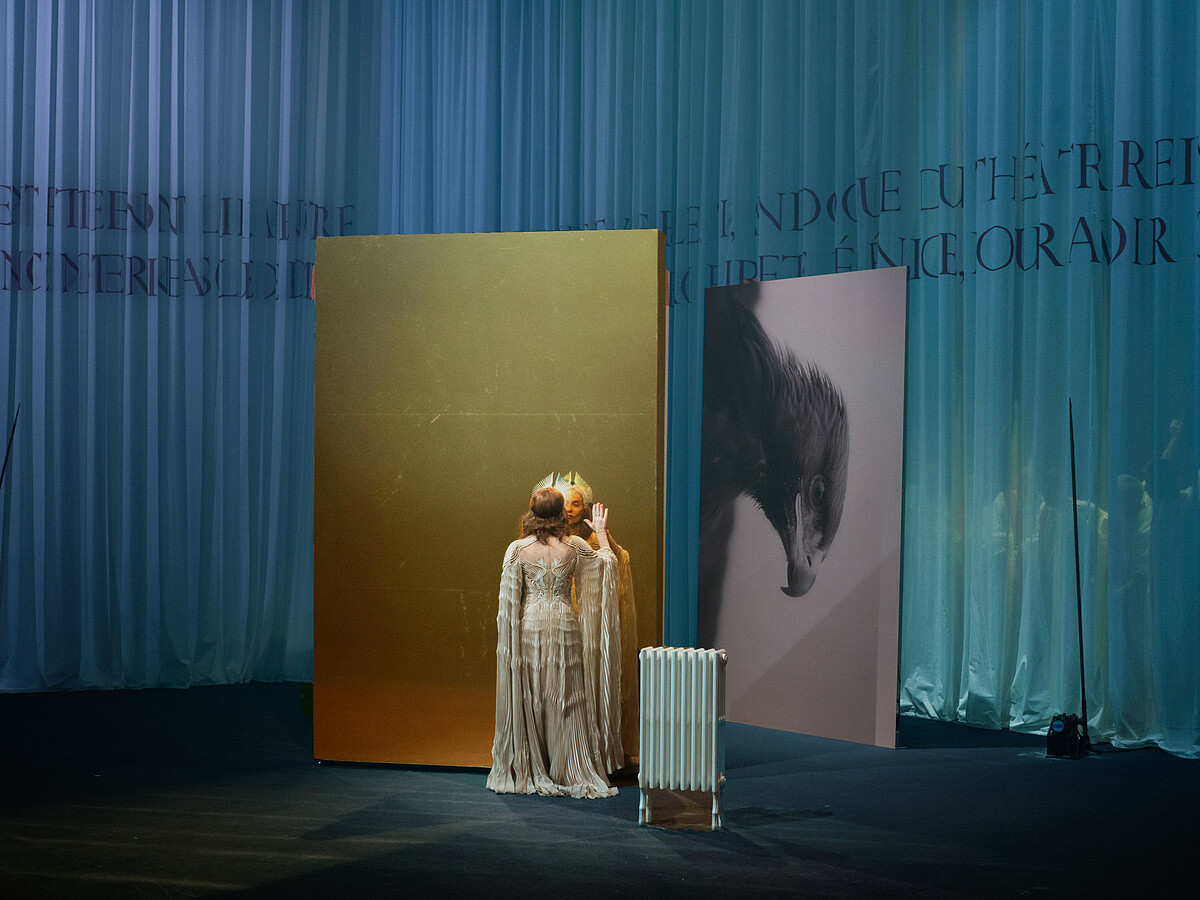 羅密歐．卡士鐵路奇╳伊莎貝．雨蓓《貝芮妮絲》演出劇照&copy;︎Alex Majoli