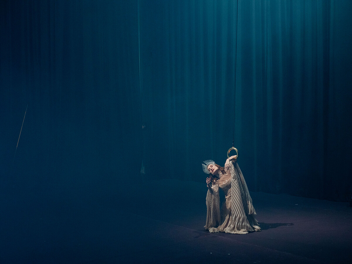 羅密歐．卡士鐵路奇╳伊莎貝．雨蓓《貝芮妮絲》演出劇照&copy;︎Alex Majoli