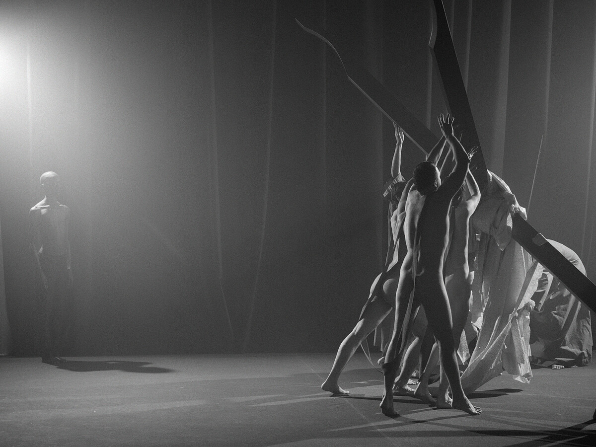 羅密歐．卡士鐵路奇╳伊莎貝．雨蓓《貝芮妮絲》演出劇照 &copy;︎Alex Majoli