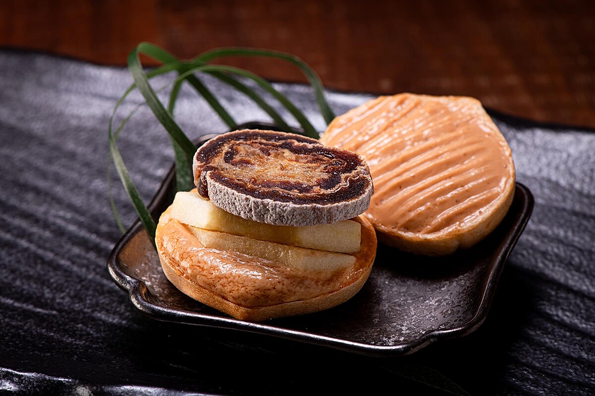  鮟鱇魚肝冰淇淋最中。