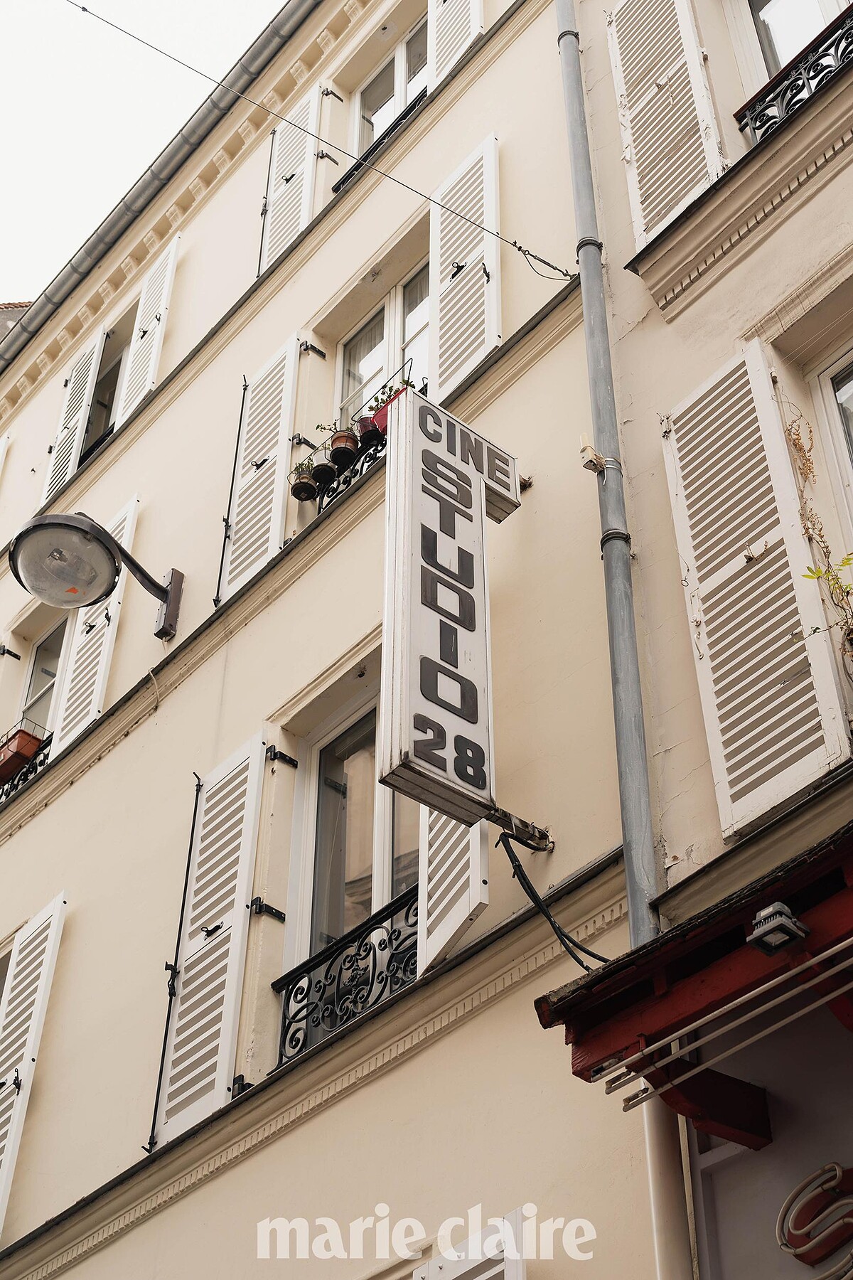 在普通住宅公寓的一樓，Studio 28 乘載了不少巴黎當地的藝術故事。