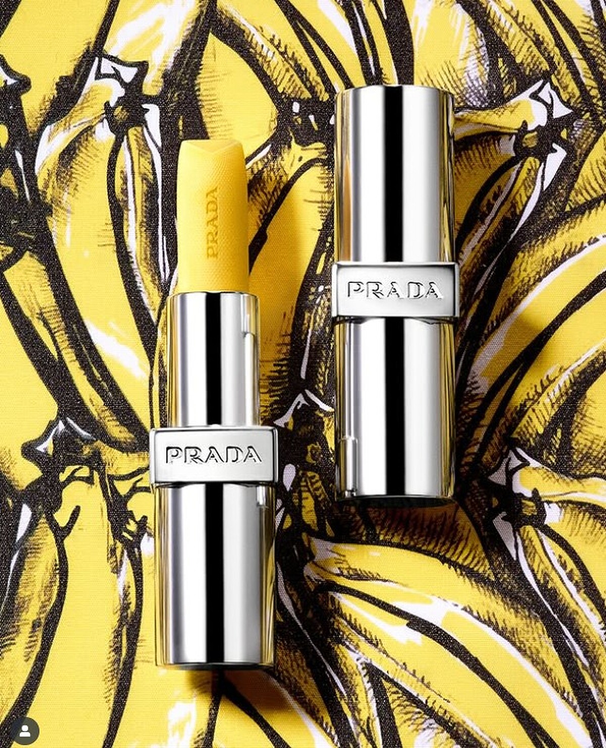 PRADA BEAUTY 經典潤唇膏U002妄甜香蕉 3.8g,NT1,550。