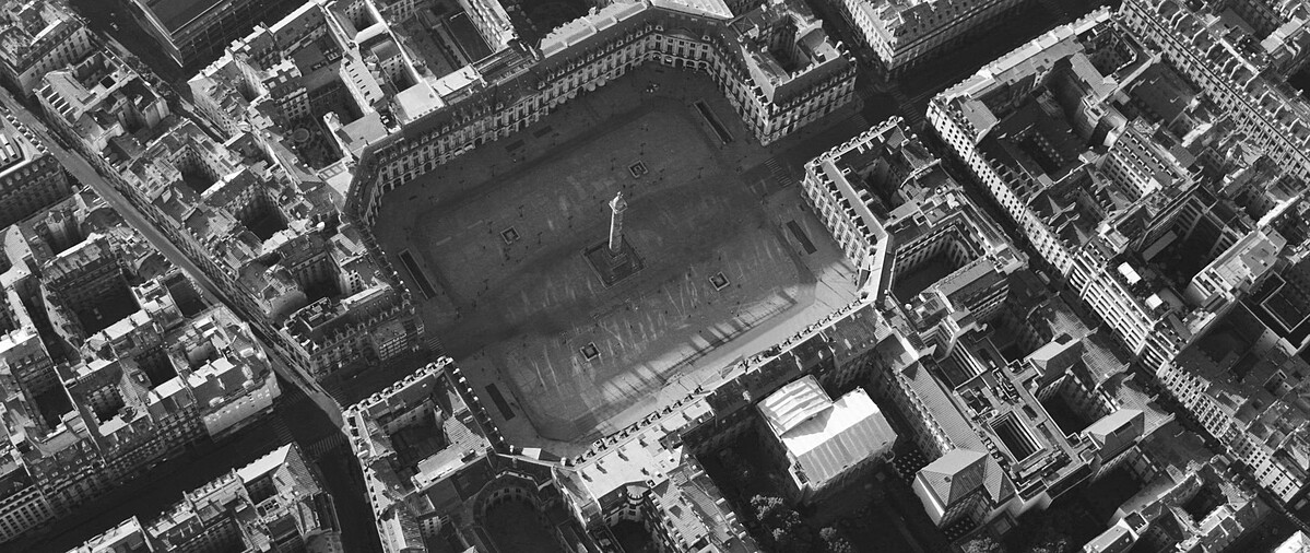 Première 誕生了,八角形錶殼取形自芳登廣場,