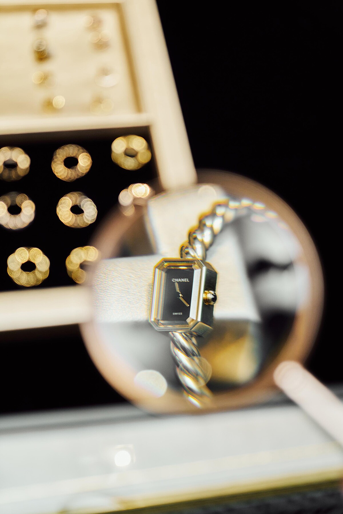 Chanel 全新登場的 Première Galon 腕錶。