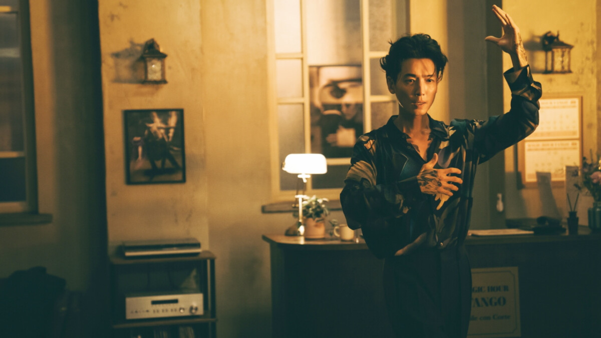 鄭敬淏《誰想當老大》變探戈黑幫，苦練身材撕骨感男標籤，與秀英幽默互動笑翻粉絲