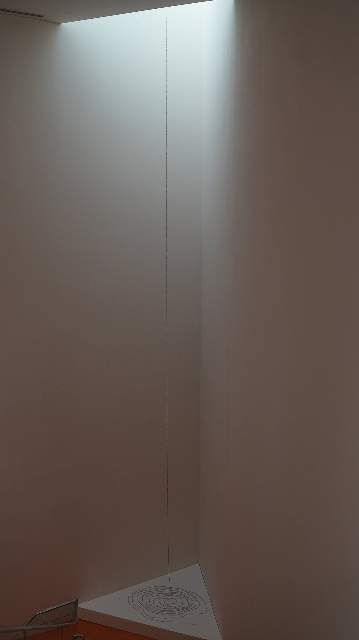 善用三角形空間角落展出之作