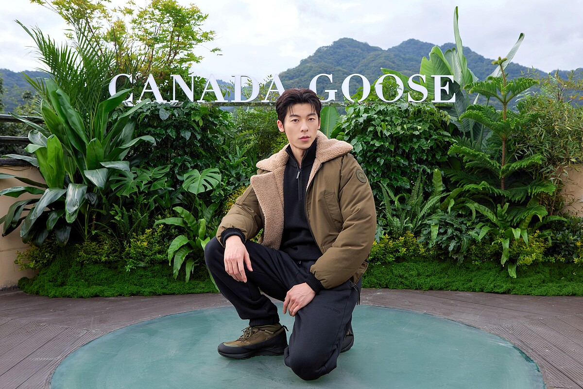 Canada Goose全球大使許光漢現身成都青城山活動現場。