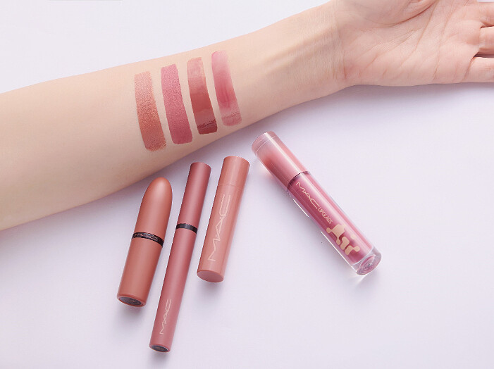 左到右: MACximal極自我緞光唇膏-Satin Teddy /絲柔粉霧奢緞唇膏-Edgy Teddy / 4D嘟嘟翹唇膏-Naughty Teddy / 冰晶潤唇露-Shiny Teddy 